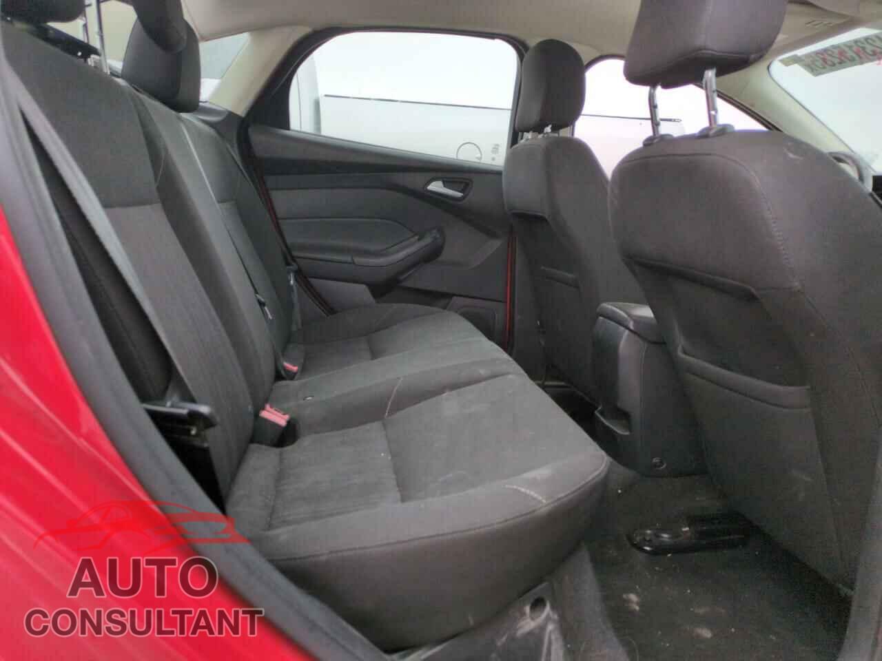 FORD FOCUS 2015 - 1FADP3F28FL204081