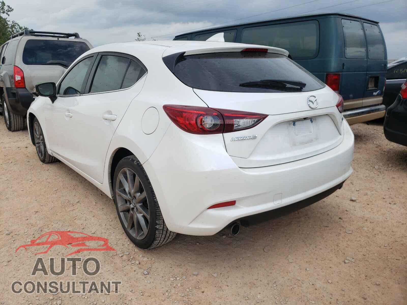 MAZDA 3 2018 - 3MZBN1L39JM241590
