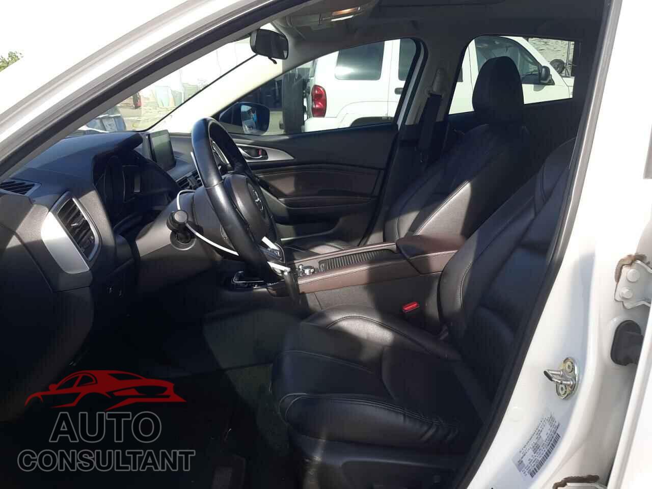 MAZDA 3 2017 - 3MZBN1V7XHM123638