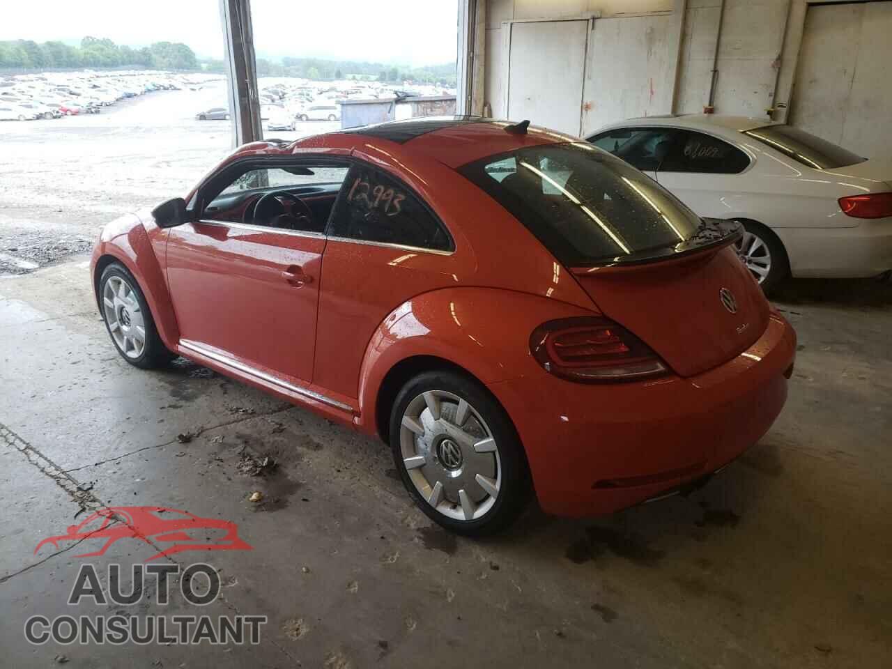 VOLKSWAGEN BEETLE 2019 - 3VWJD7AT5KM717677
