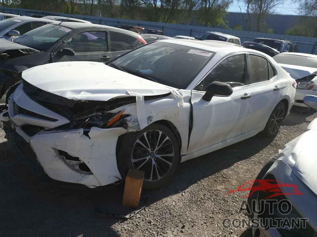 TOYOTA CAMRY 2018 - 4T1B11HK7JU589216