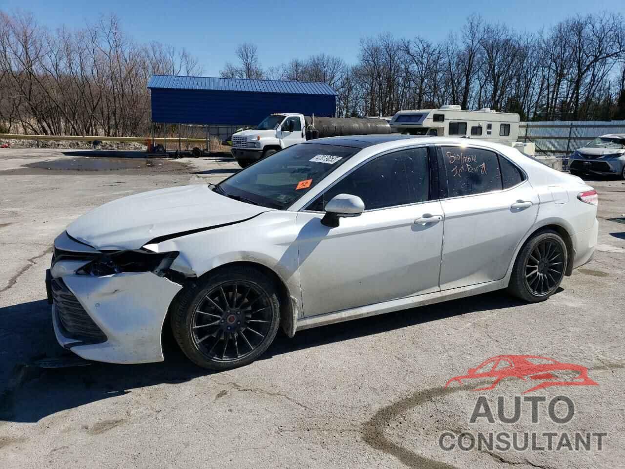 TOYOTA CAMRY 2018 - 4T1B11HK7JU664397