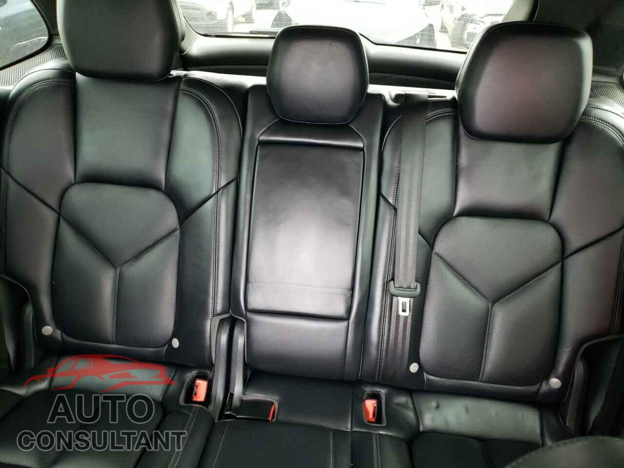 PORSCHE CAYENNE 2016 - WP1AA2A27GLA05703