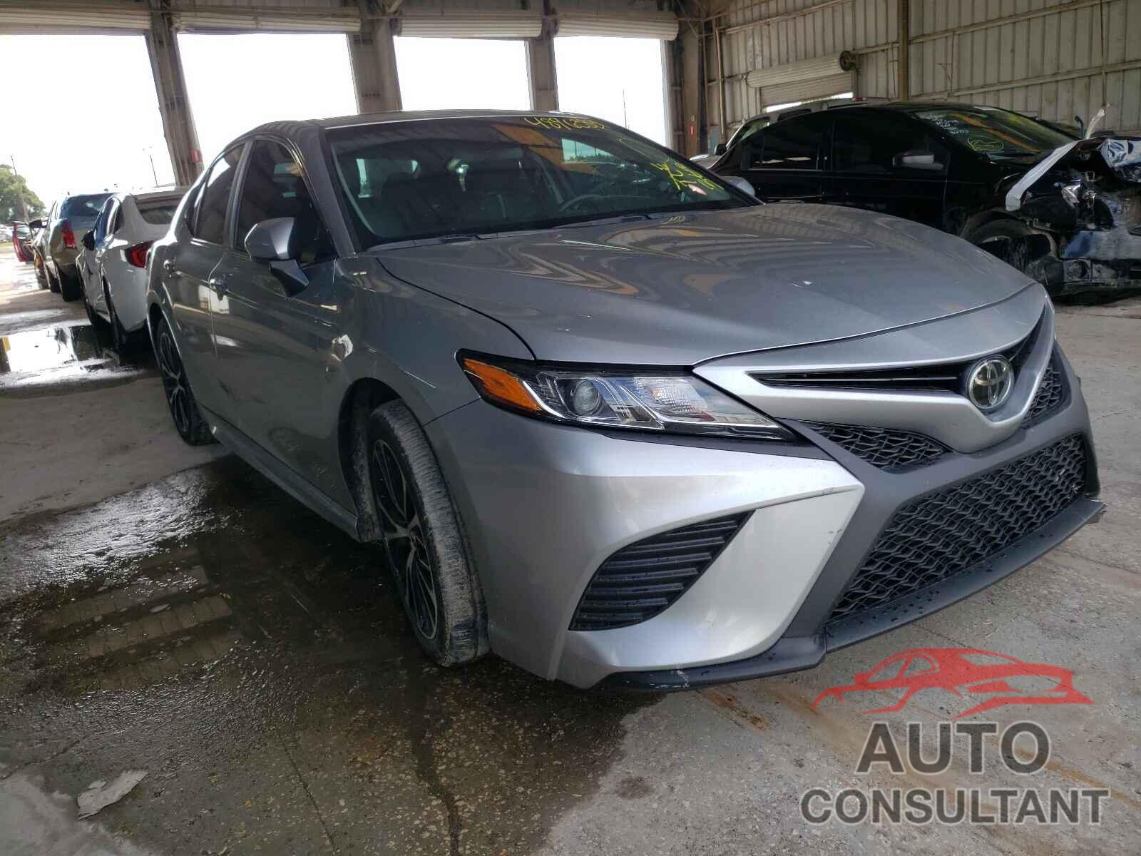 TOYOTA CAMRY 2018 - 4T1B11HK8JU082230