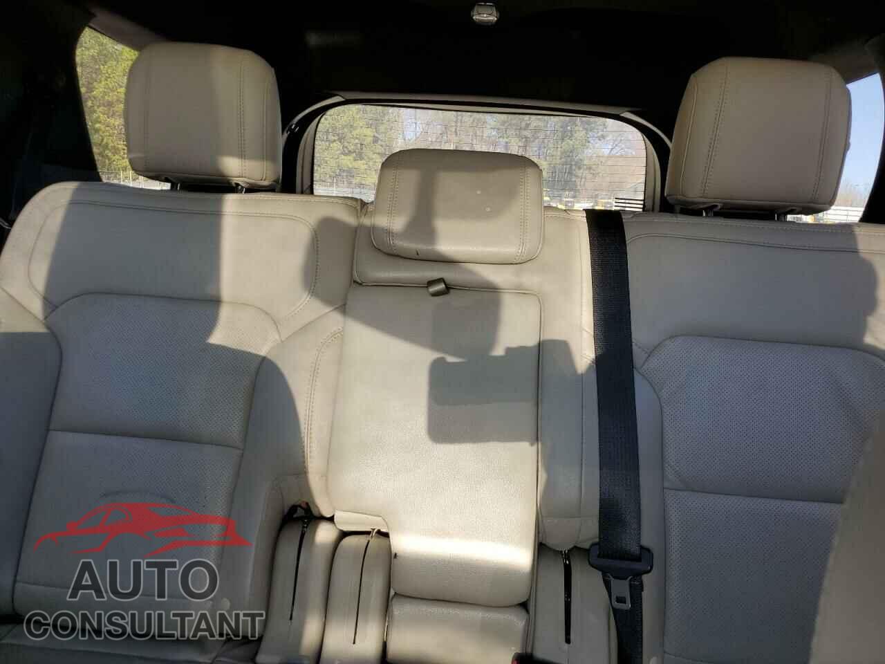 FORD EXPLORER 2018 - 1FM5K7F87JGA04573