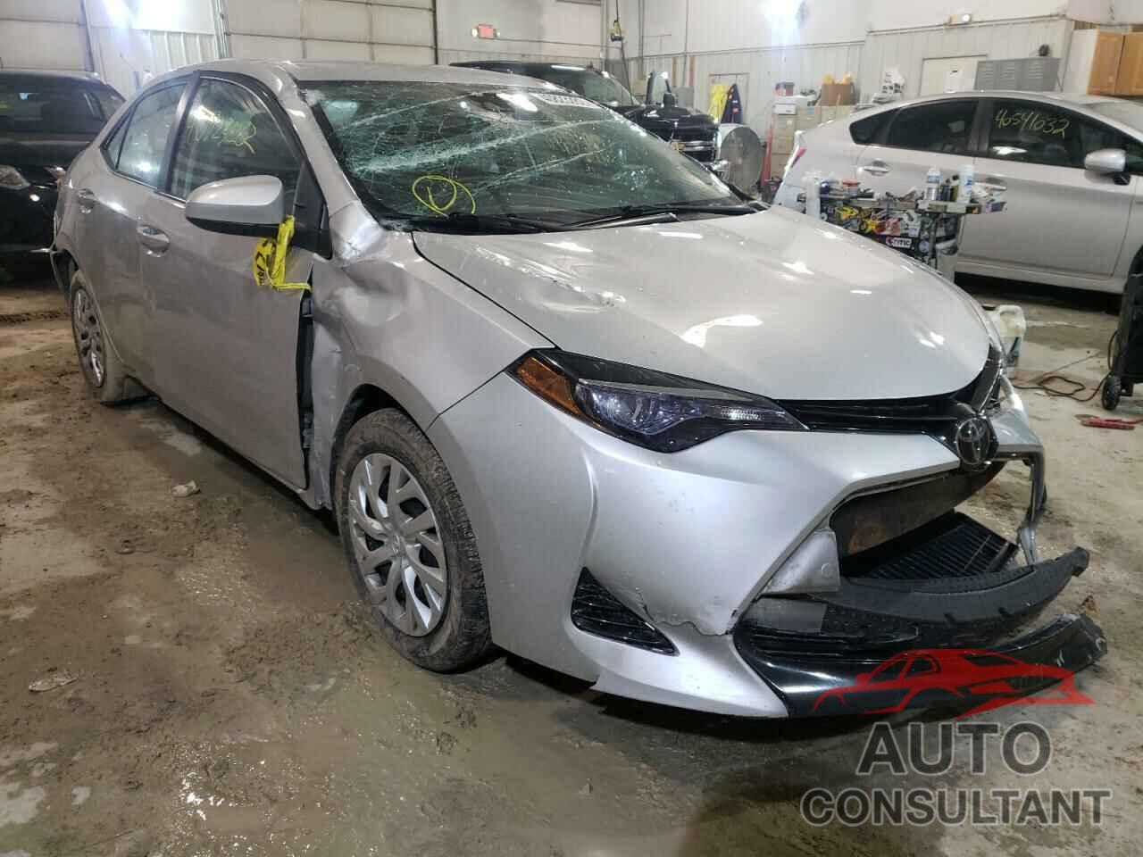 TOYOTA COROLLA 2018 - 5YFBURHE2JP766112