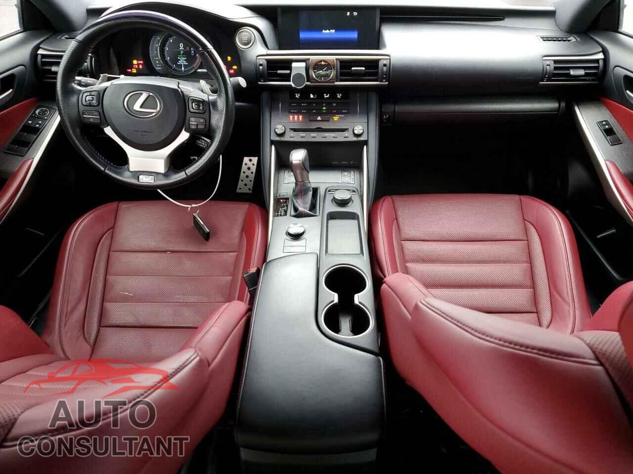 LEXUS IS 2020 - JTHGZ1E2XL5017561