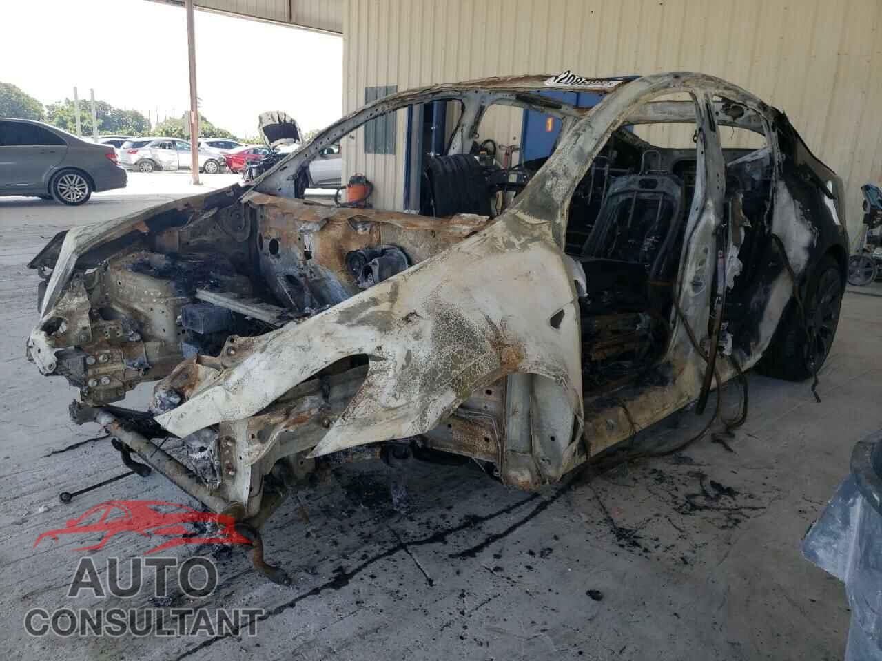 TESLA MODEL Y 2021 - 5YJYGDEF3MF270060