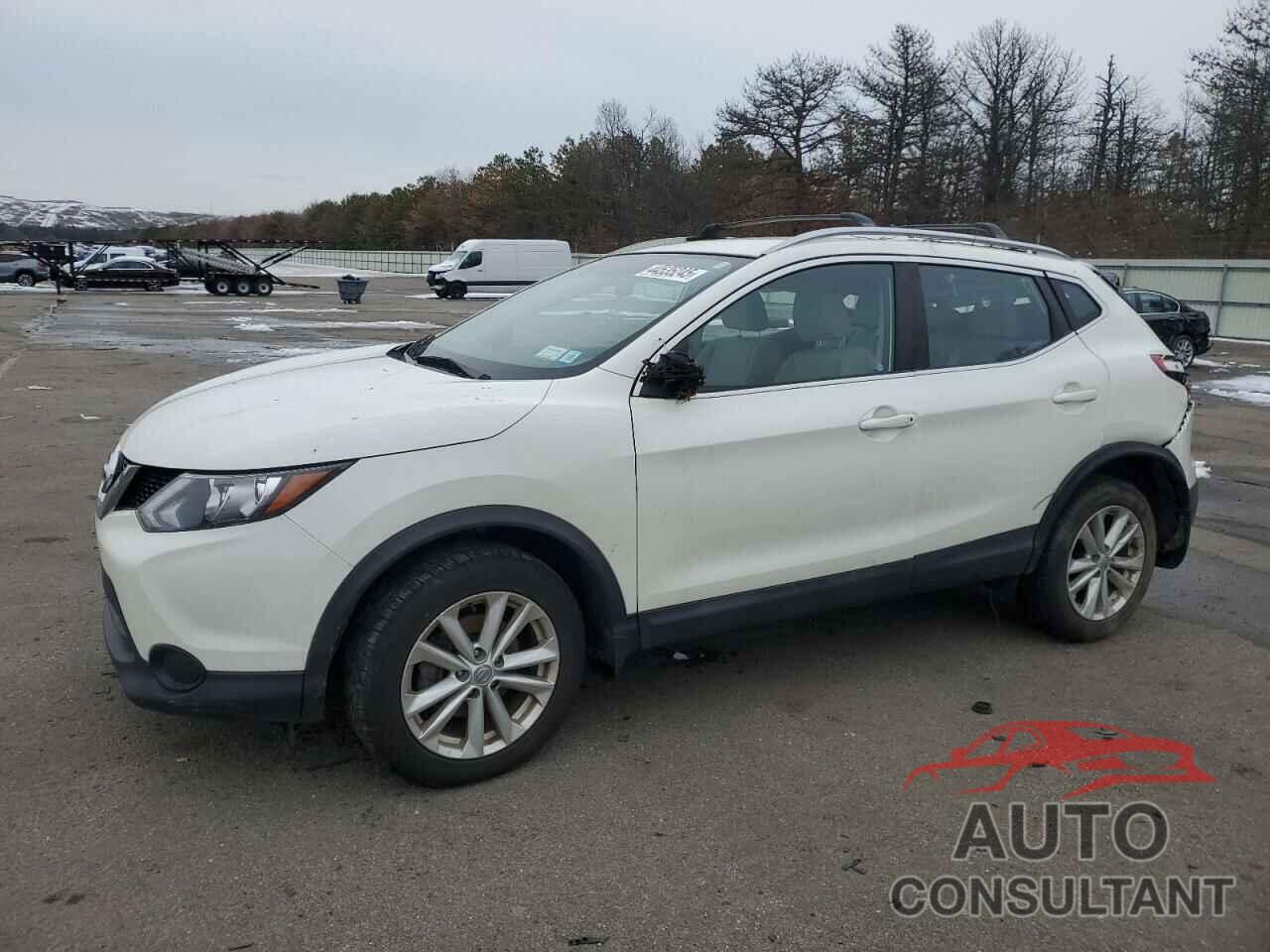 NISSAN ROGUE 2018 - JN1BJ1CR3JW200216