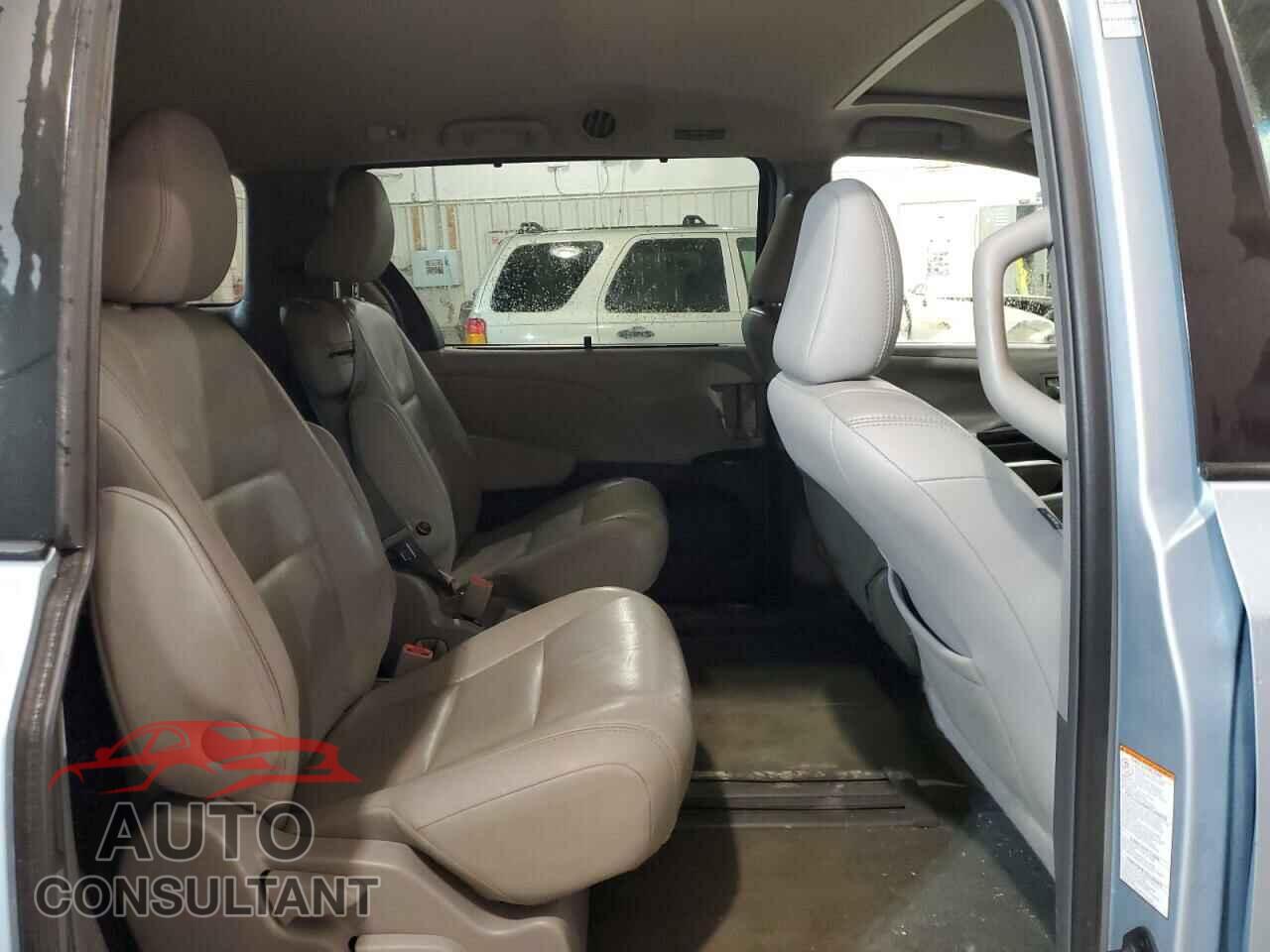 TOYOTA SIENNA 2015 - 5TDYK3DC3FS536739