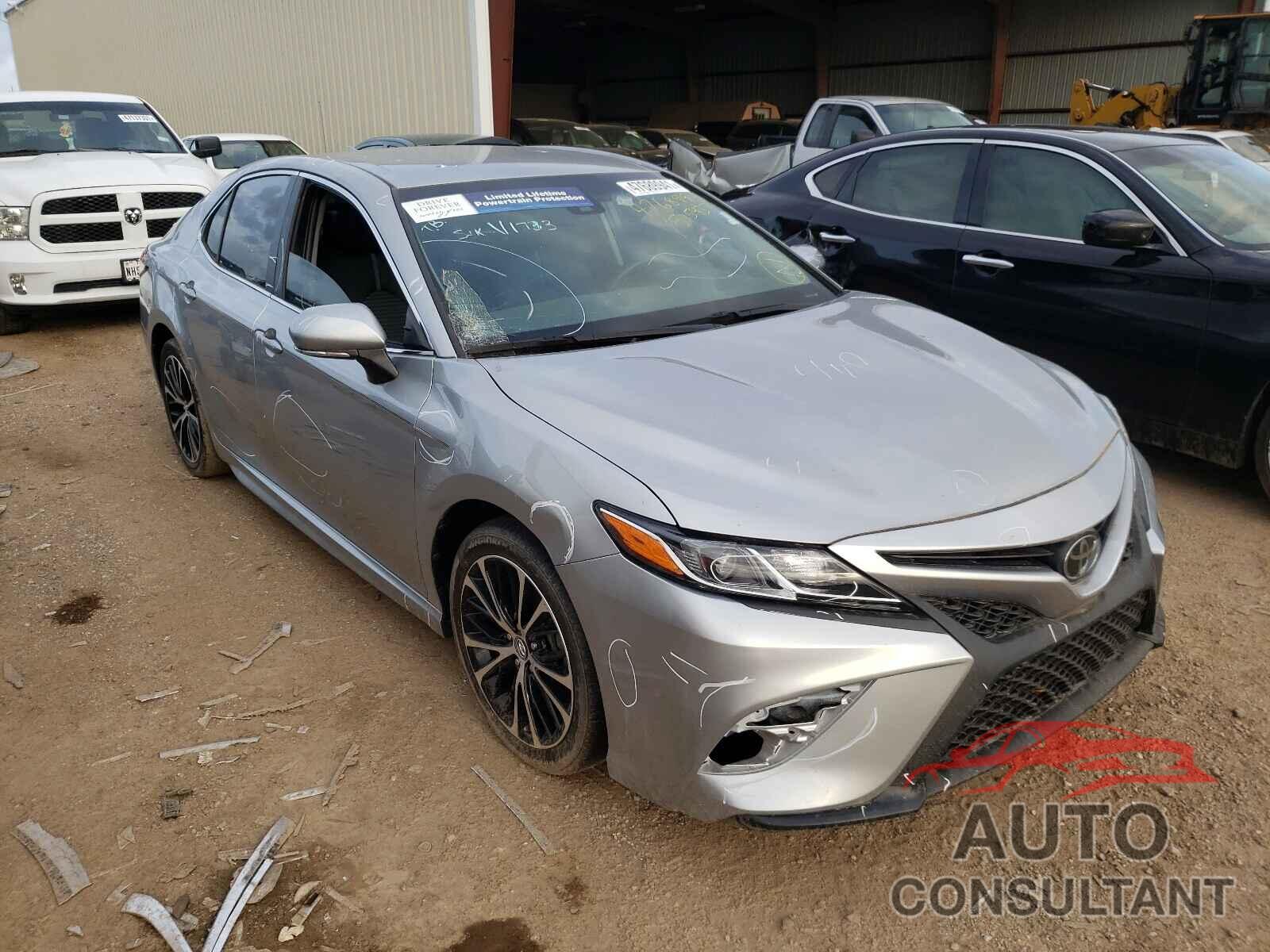 TOYOTA CAMRY 2018 - 4T1B11HK5JU515437
