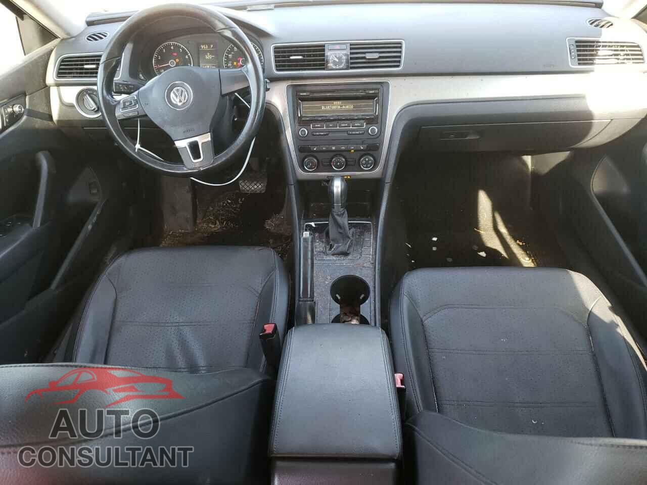 VOLKSWAGEN PASSAT 2015 - 1VWAT7A30FC047496