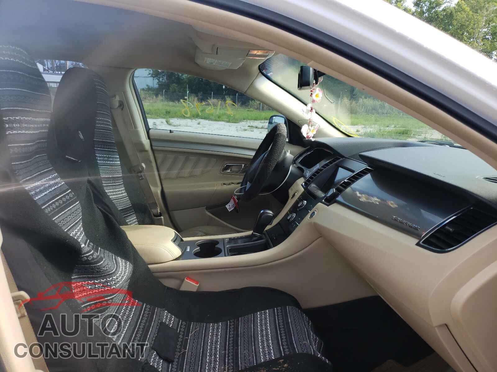 FORD TAURUS 2018 - 1FAHP2E86JG105116