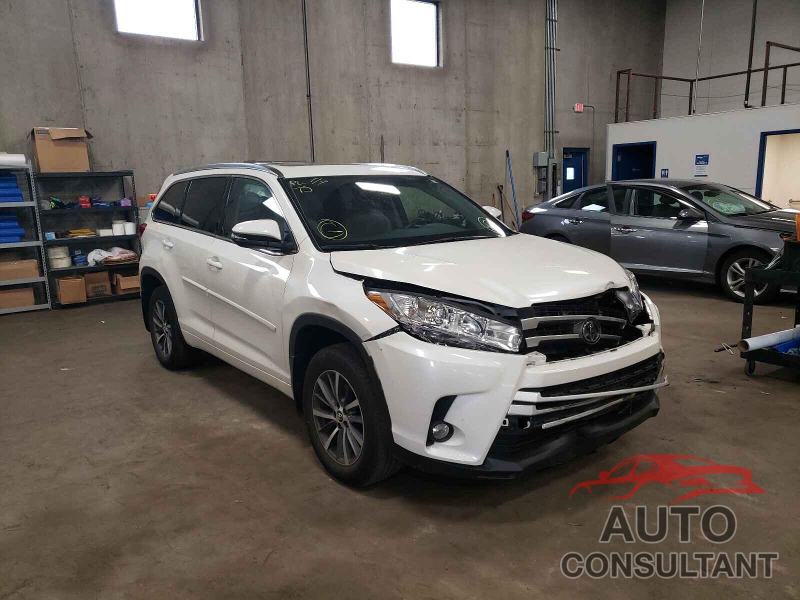 TOYOTA HIGHLANDER 2018 - 5TDJZRFH0JS548526