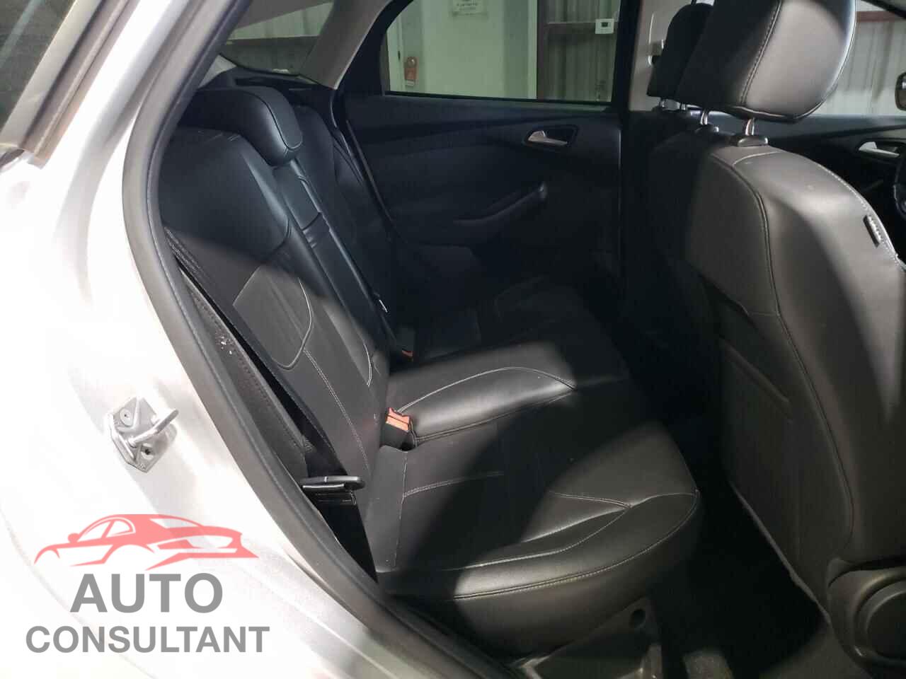 FORD FOCUS 2015 - 1FADP3K29FL302946
