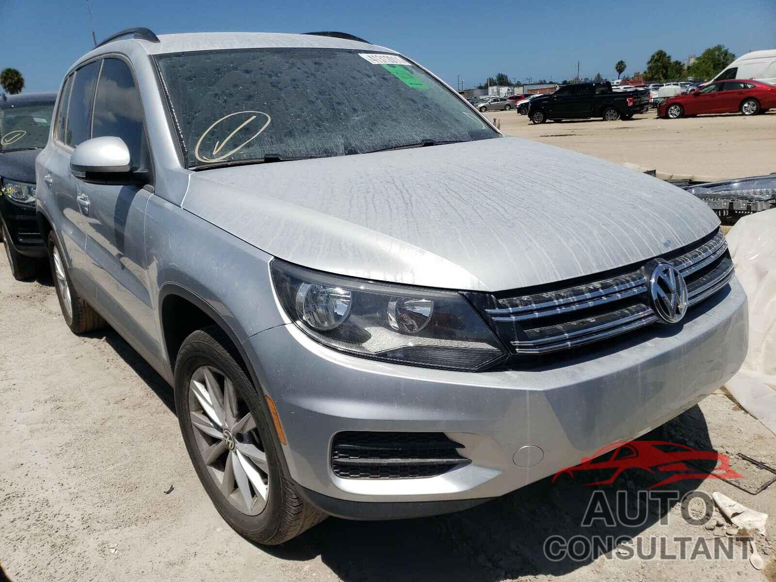 VOLKSWAGEN TIGUAN 2017 - WVGAV7AX8HK046696