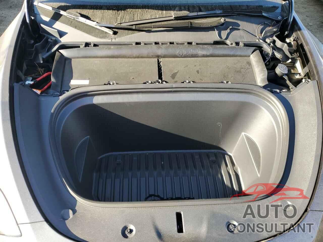 TESLA MODEL Y 2025 - 7SAYGDEE3SF241696