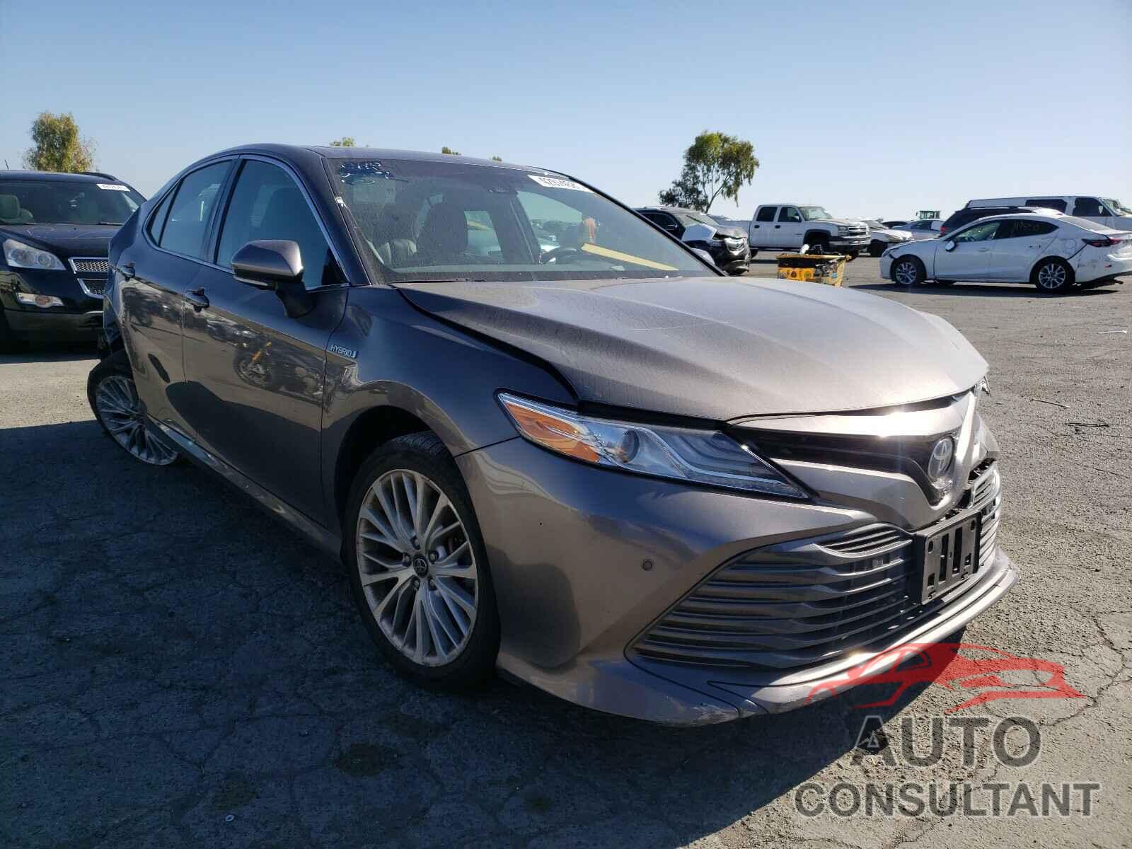 TOYOTA CAMRY 2018 - 4T1B21HK6JU003795