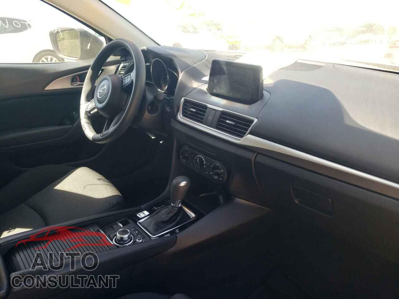 MAZDA 3 2018 - 3MZBN1U7XJM209152