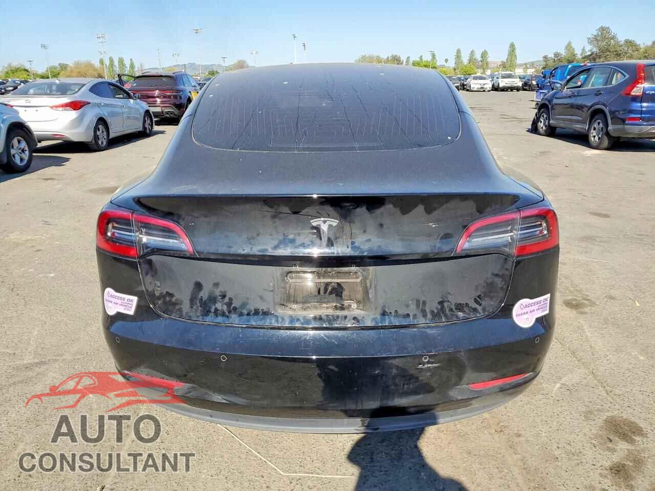 TESLA MODEL 3 2018 - 5YJ3E1EA4JF165817