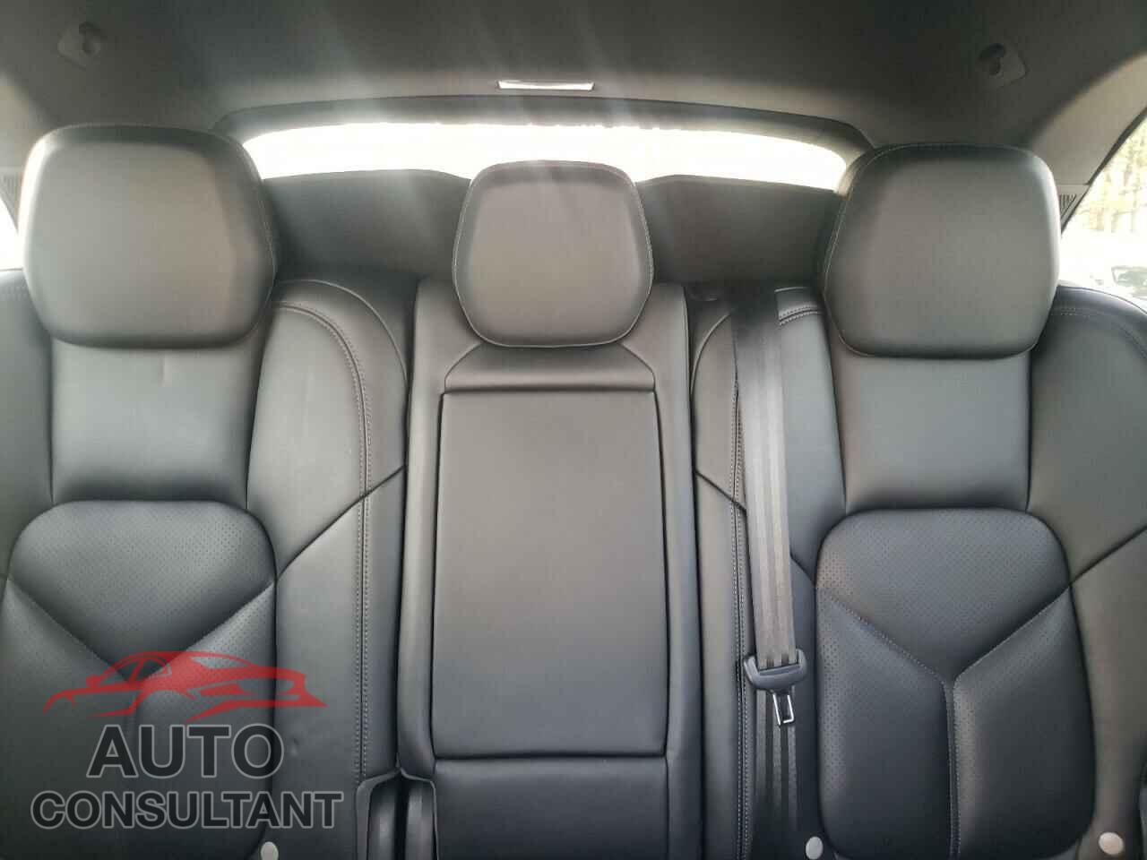 PORSCHE CAYENNE 2016 - WP1AA2A20GKA10005