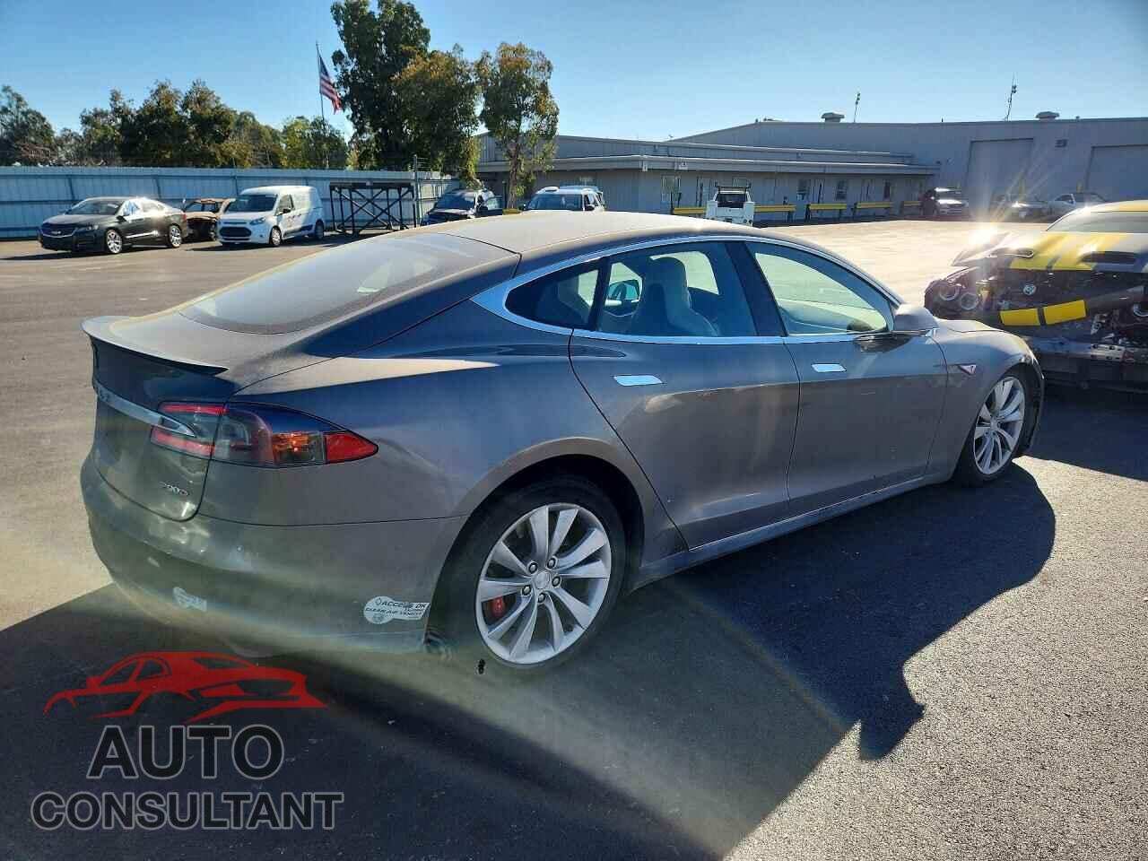 TESLA MODEL S 2015 - 5YJSA1E40FF114985