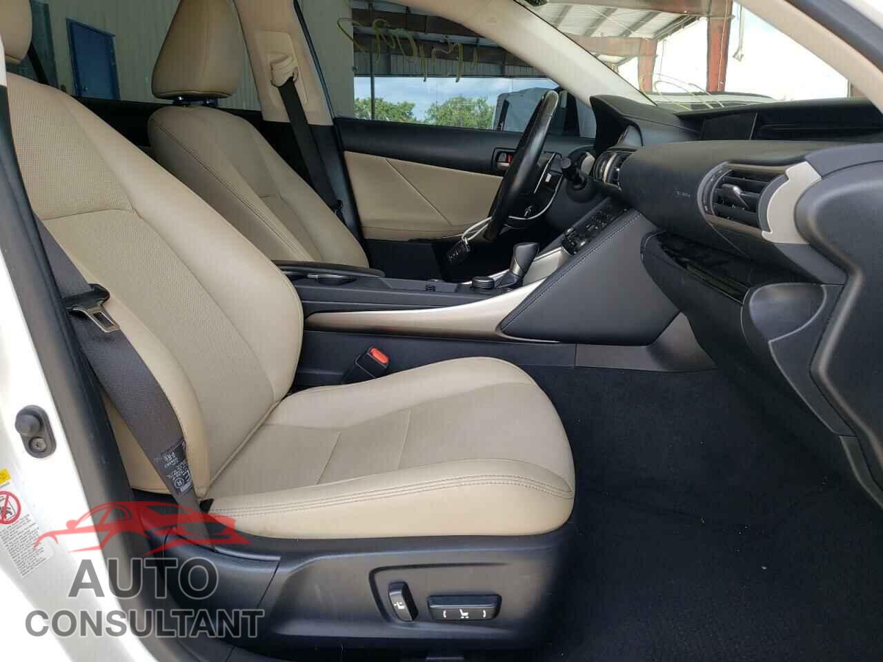 LEXUS IS 2017 - JTHBA1D27H5061348