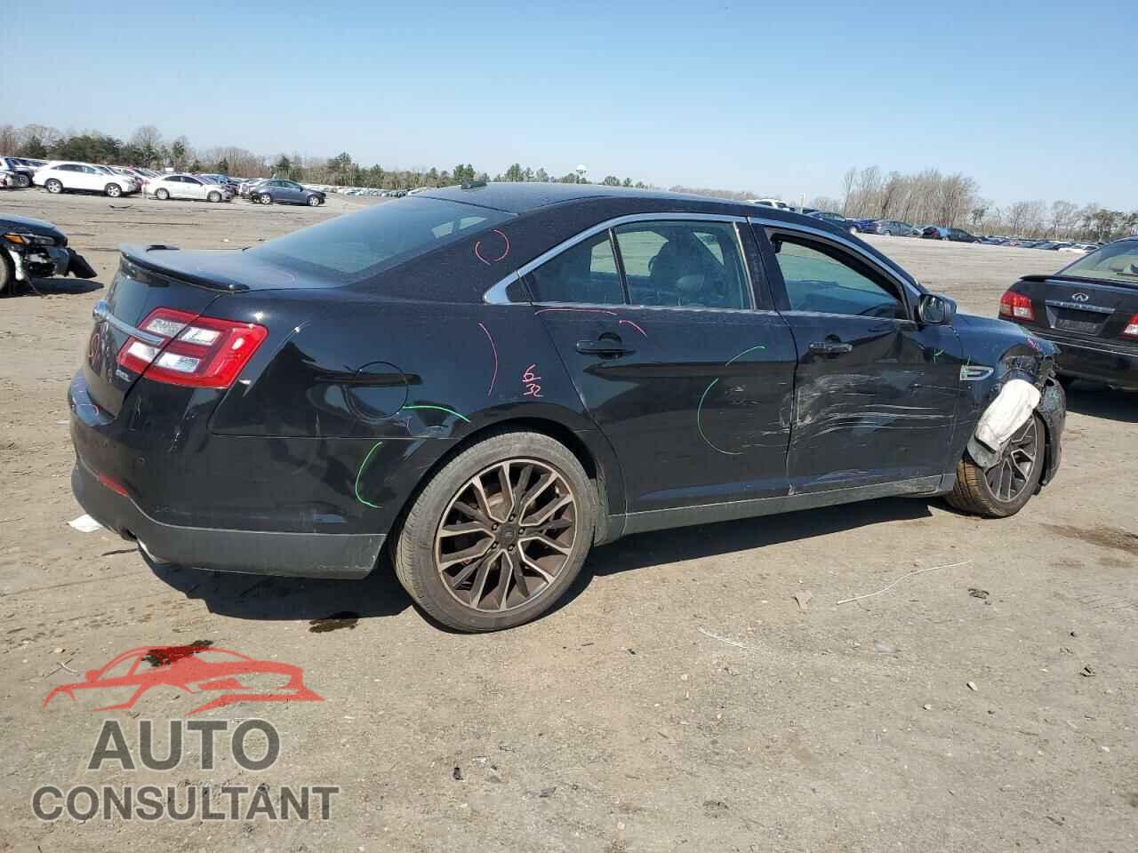 FORD TAURUS 2018 - 1FAHP2E84JG102036