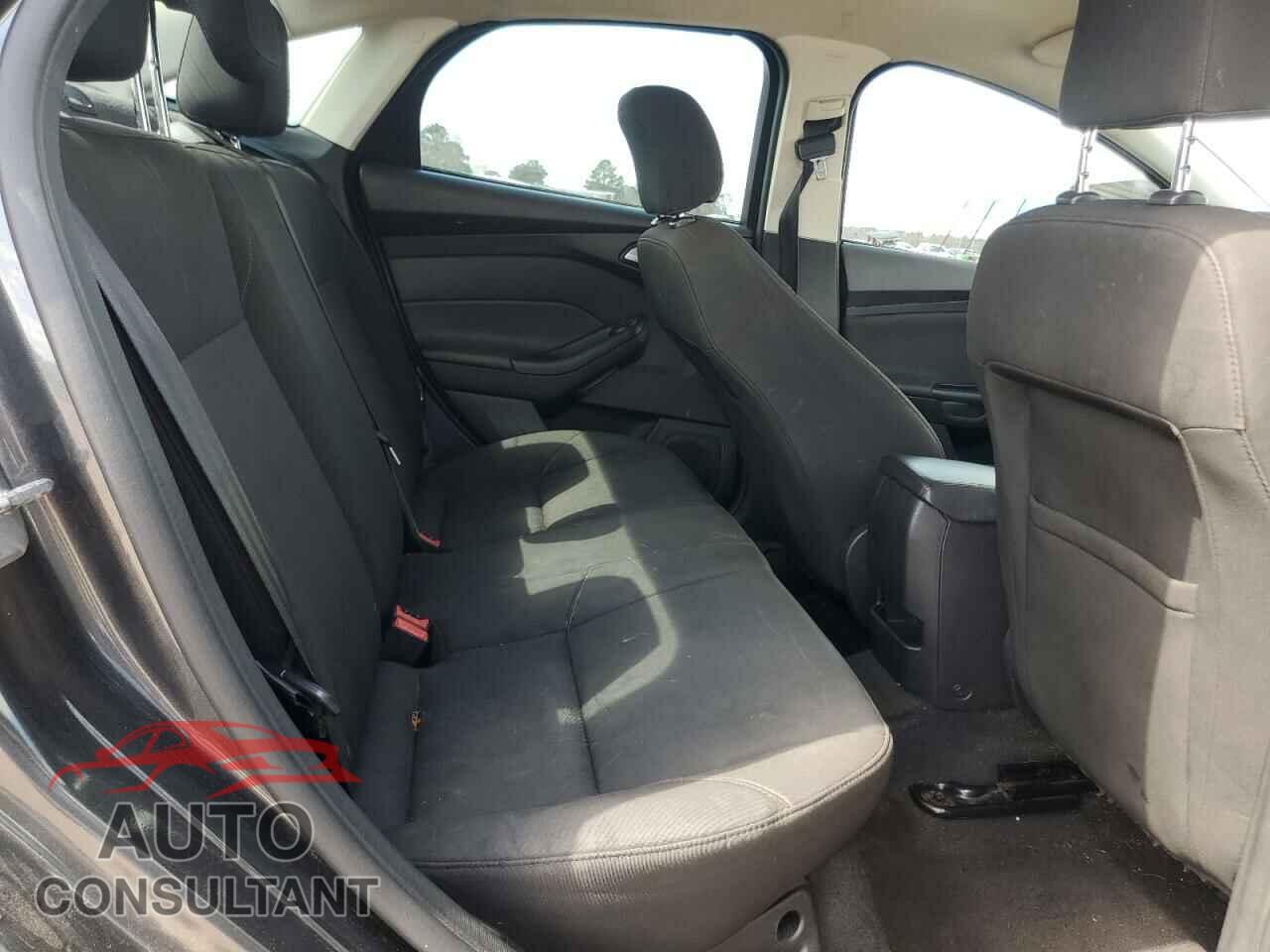 FORD FOCUS 2017 - 1FADP3F28HL208537