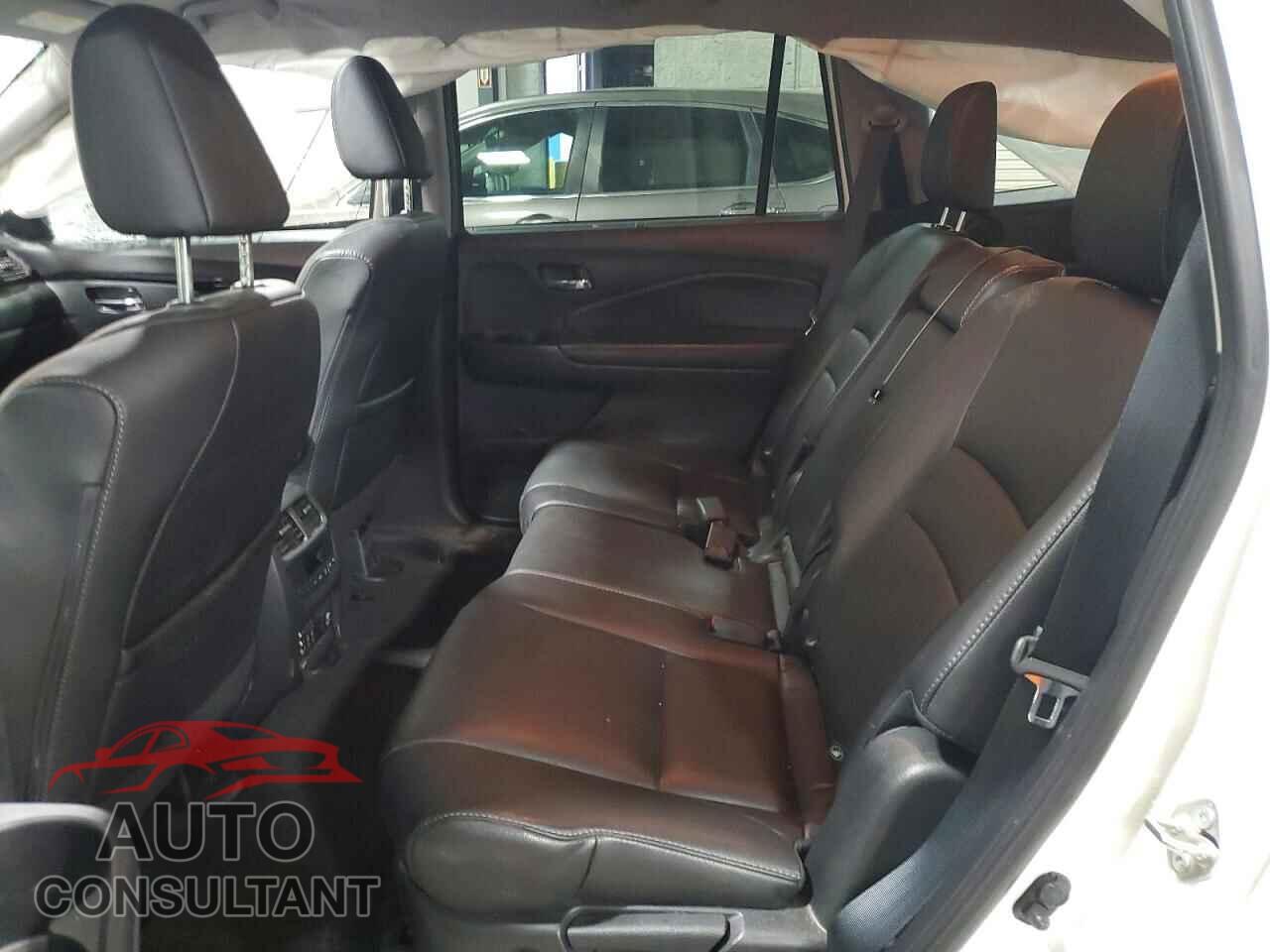HONDA PILOT 2018 - 5FNYF6H96JB024362