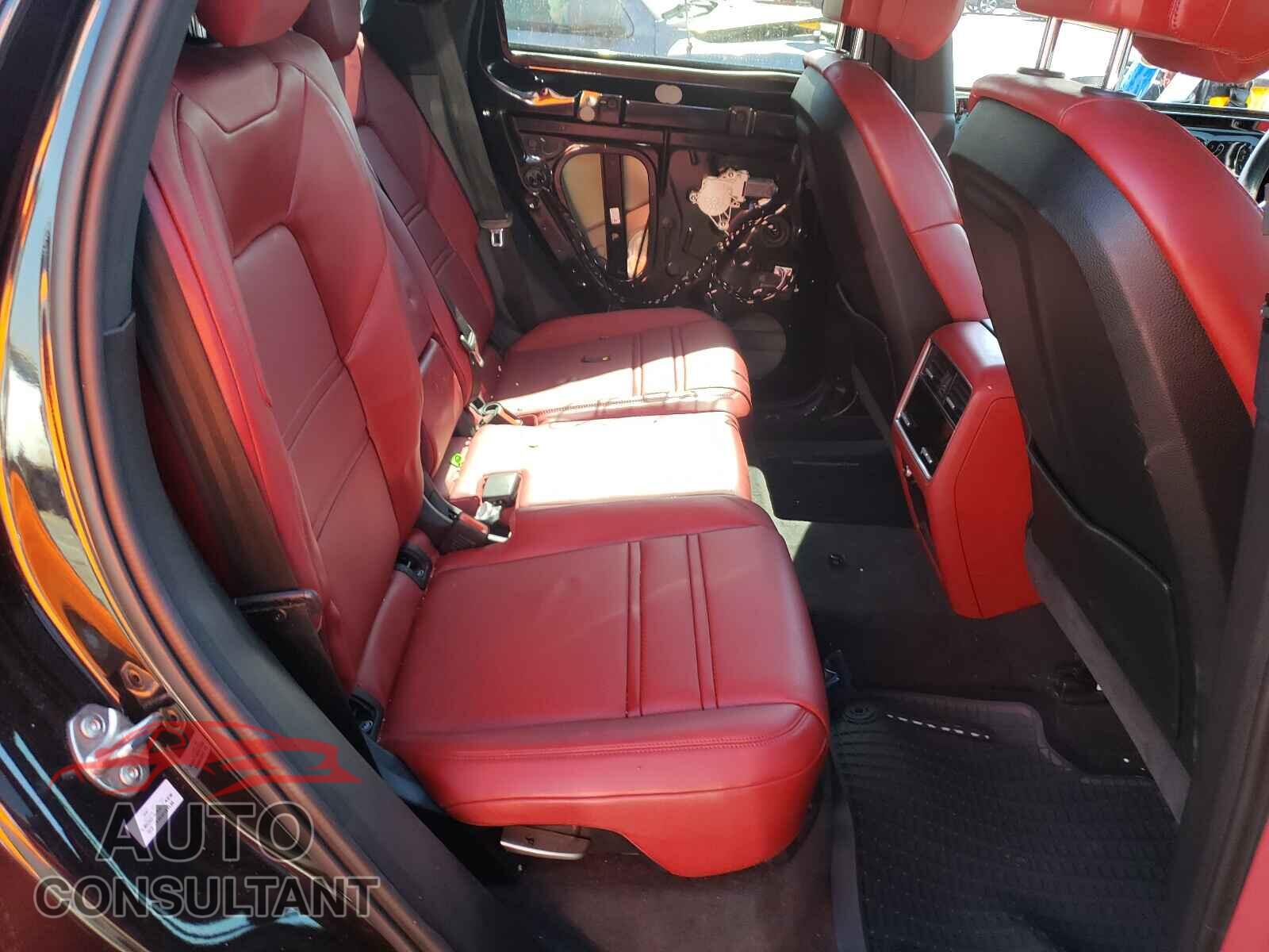 PORSCHE CAYENNE 2019 - WP1AA2AY0KDA02732