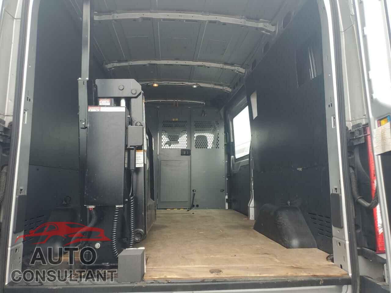FORD TRANSIT 2015 - 1FTYR2CG2FKA70951