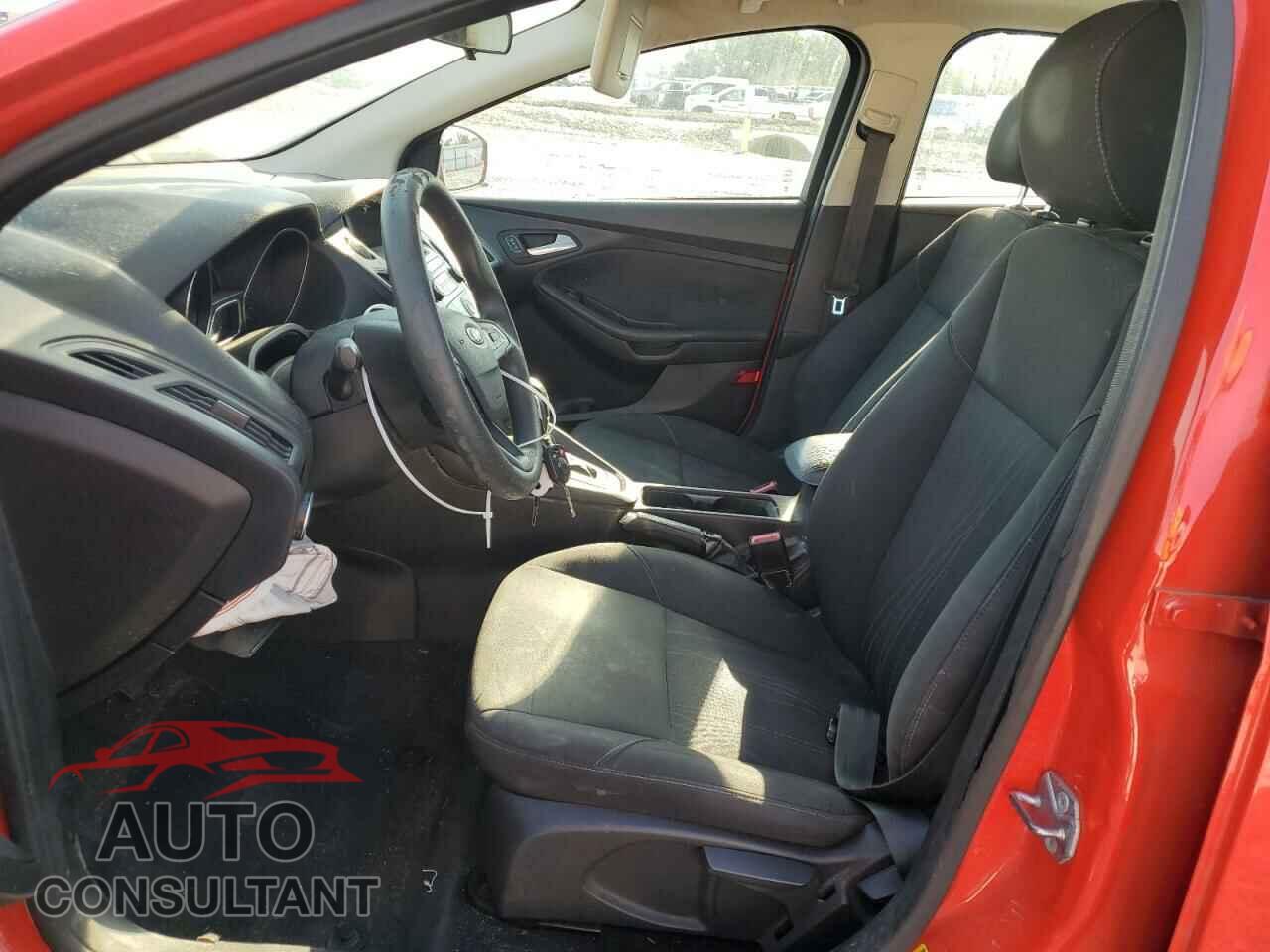 FORD FOCUS 2015 - 1FADP3F26FL282696