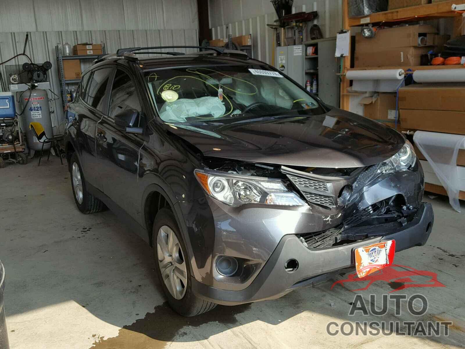 TOYOTA RAV4 LE 2015 - JTMBFREV7FJ023813