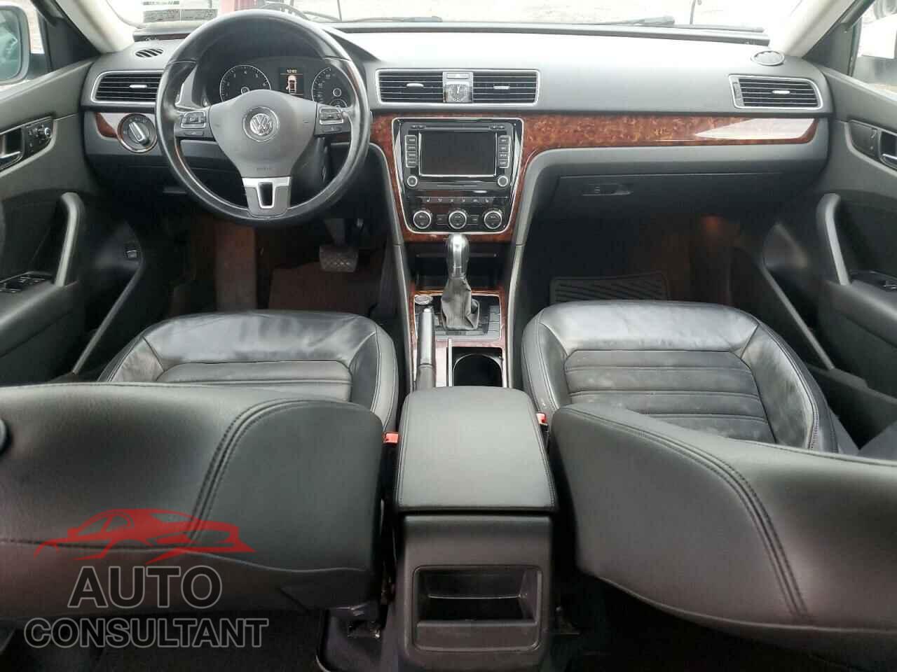 VOLKSWAGEN PASSAT 2012 - 1VWCP7A32CC024892