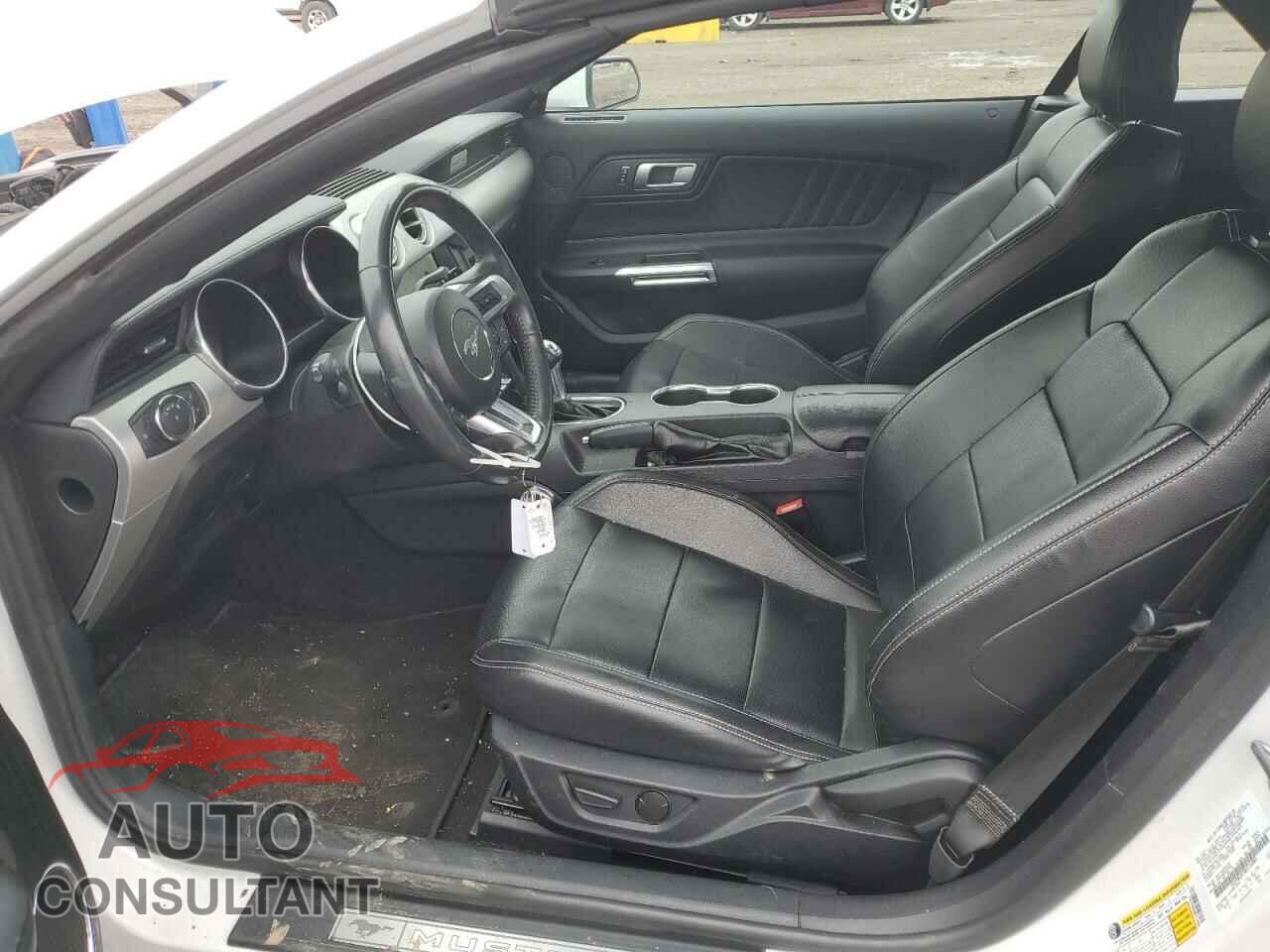 FORD MUSTANG 2021 - 1FATP8UH2M5116984