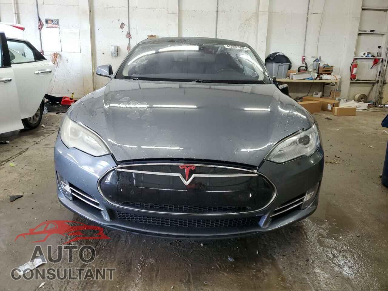 TESLA MODEL S 2013 - 5YJSA1DN0DFP26935