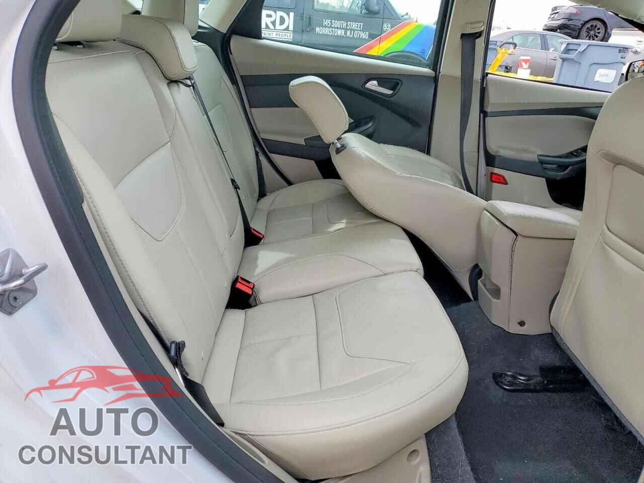 FORD FOCUS 2015 - 1FADP3K29FL354710