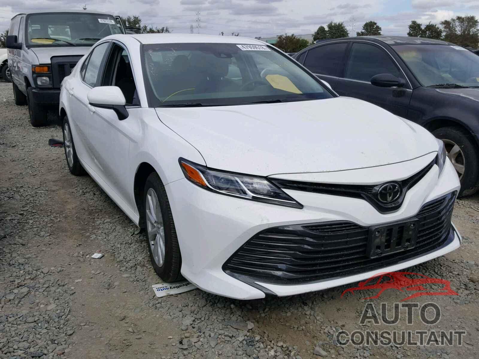 TOYOTA CAMRY 2018 - 4T1B11HK1JU124608