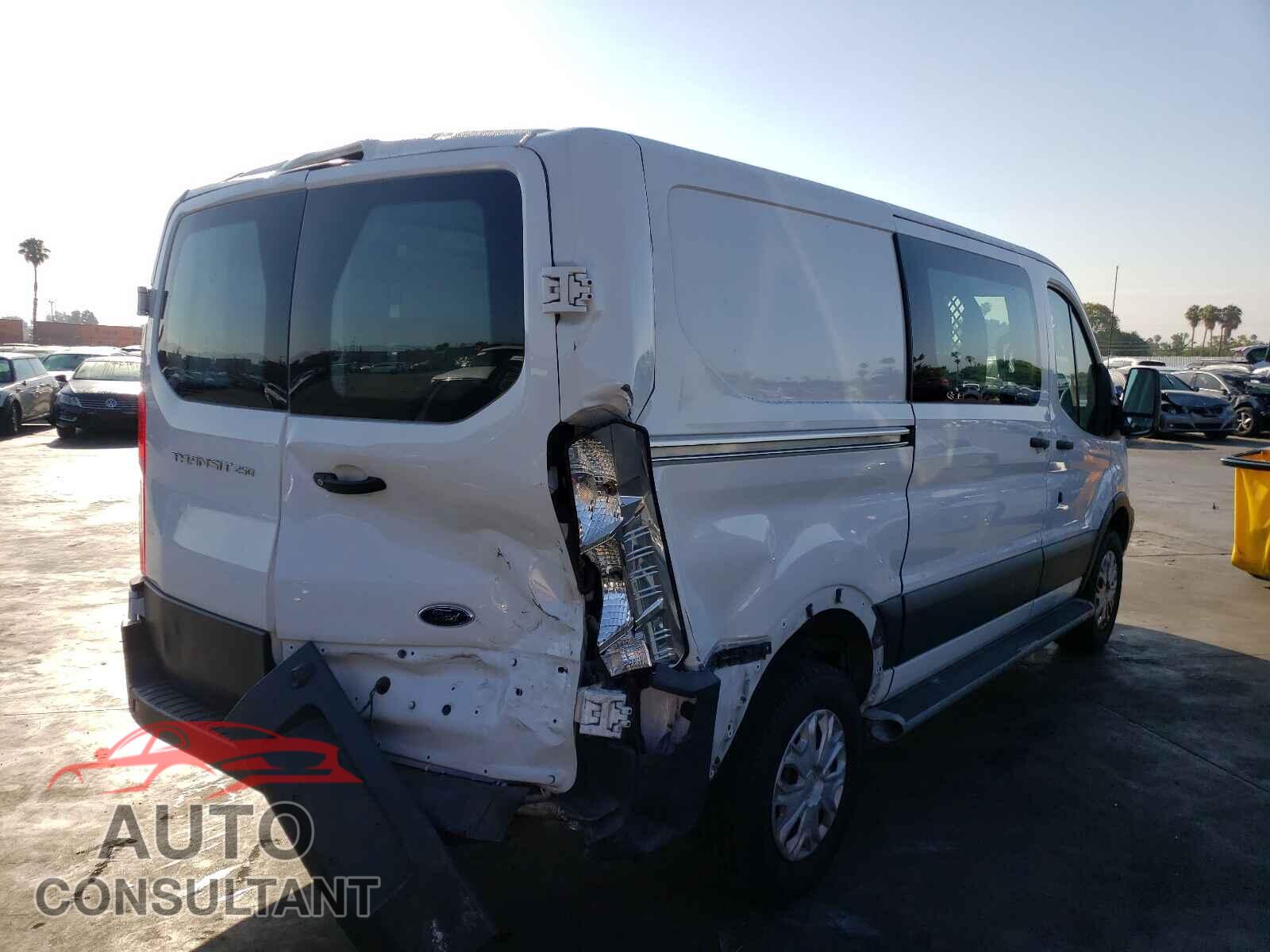 FORD TRANSIT CO 2018 - 1FTYR1YM3JKB26316