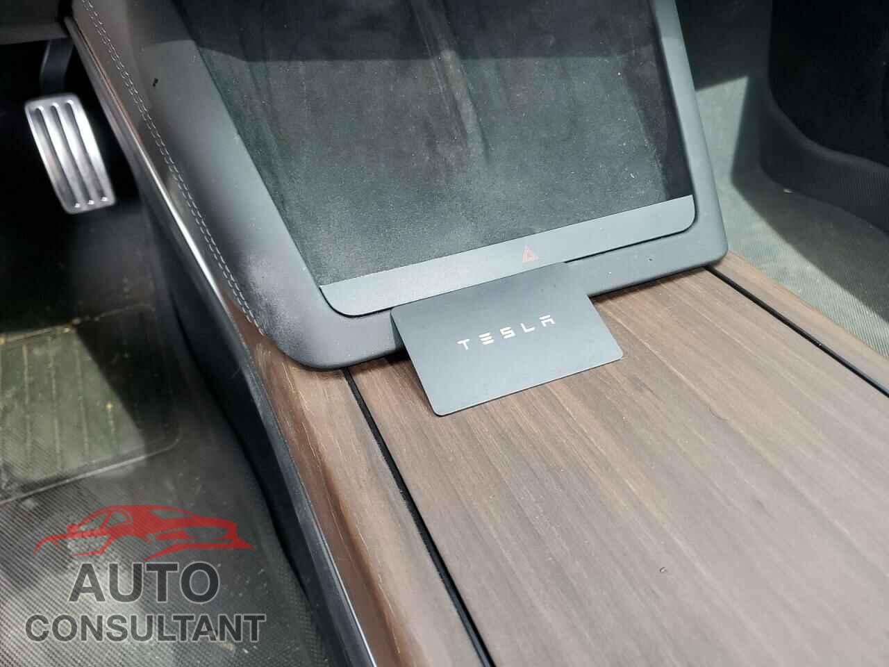 TESLA MODEL S 2023 - 5YJSA1E56PF520120