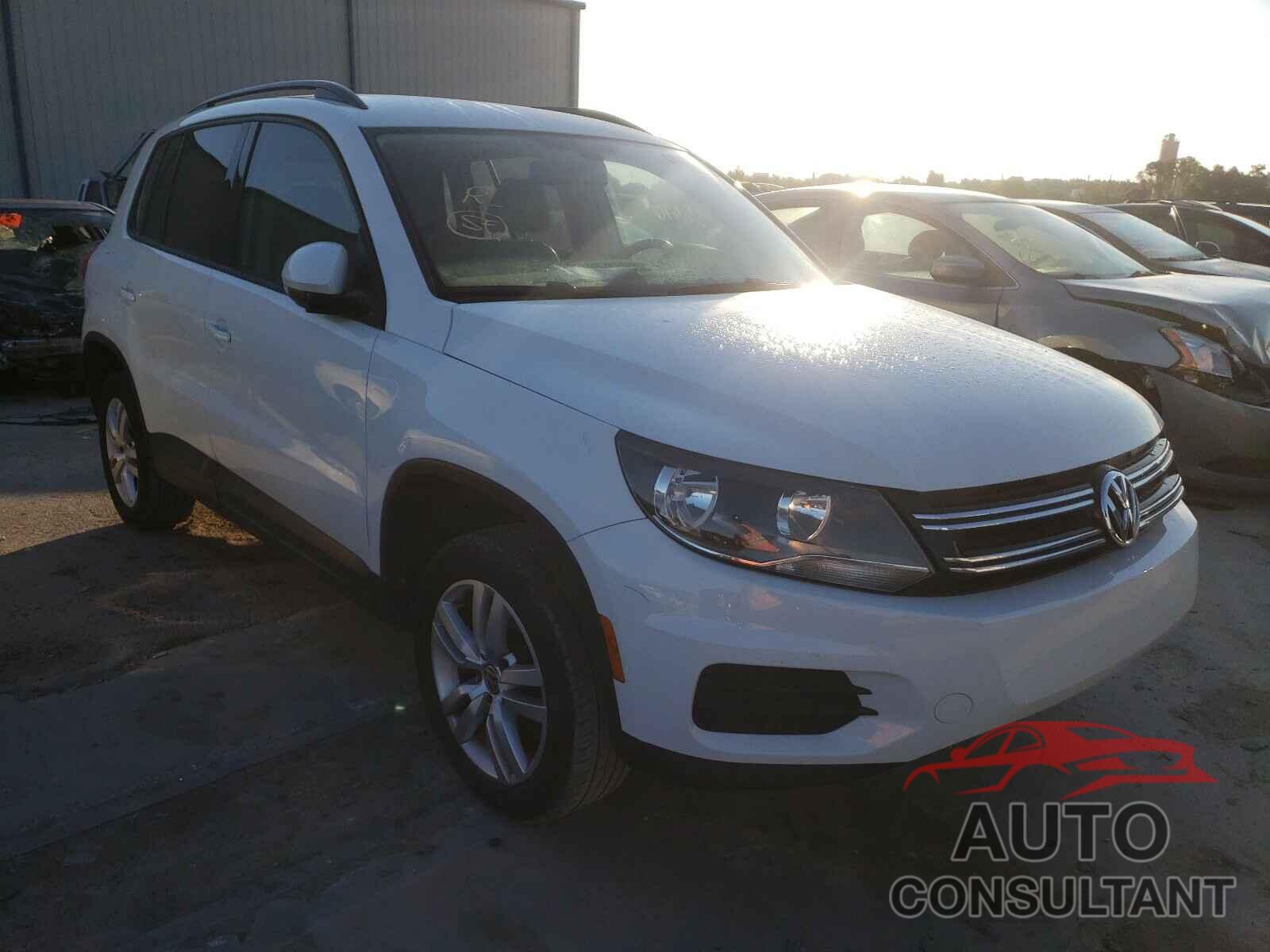 VOLKSWAGEN TIGUAN 2017 - WVGAV7AX0HK022800