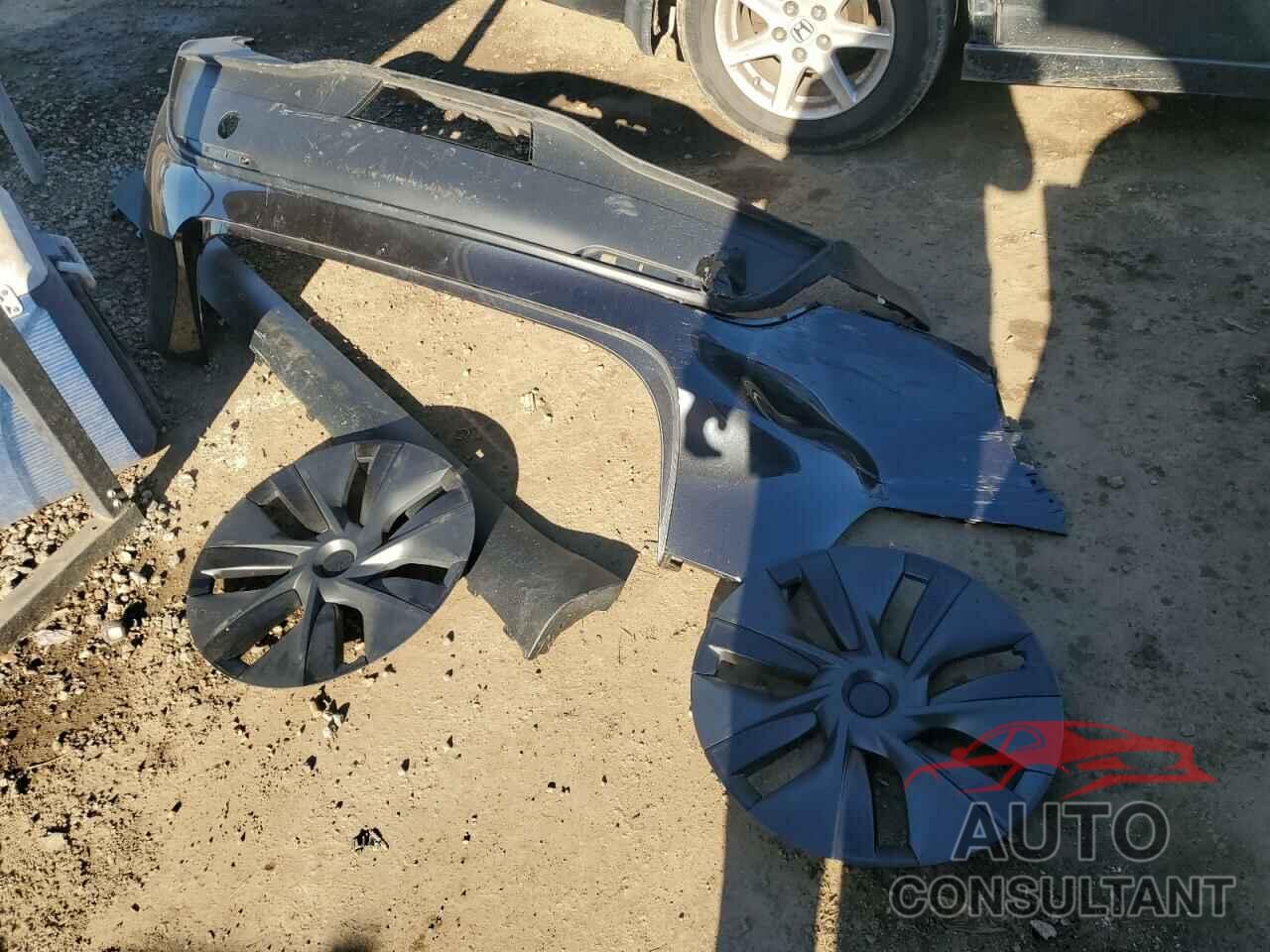 TESLA MODEL Y 2025 - 7SAYGDEE3SF241696