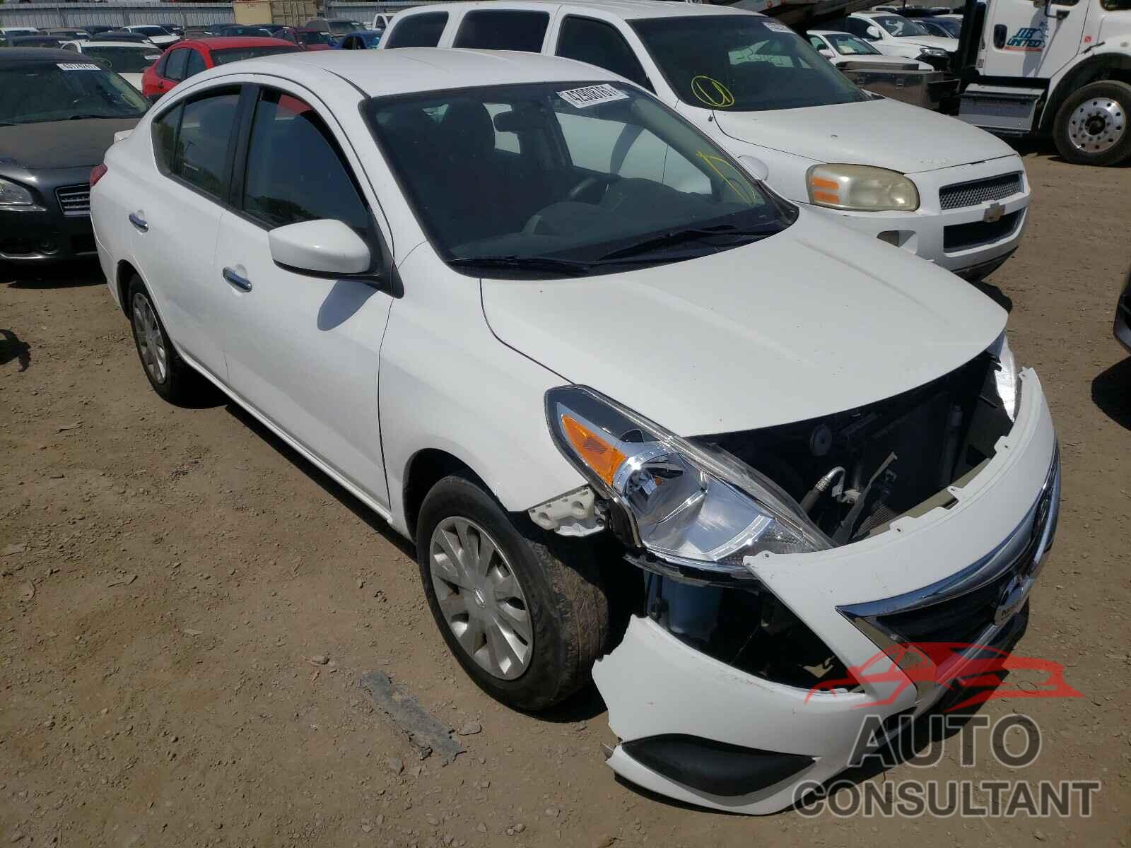 NISSAN VERSA 2018 - 3N1CN7AP8JL808445