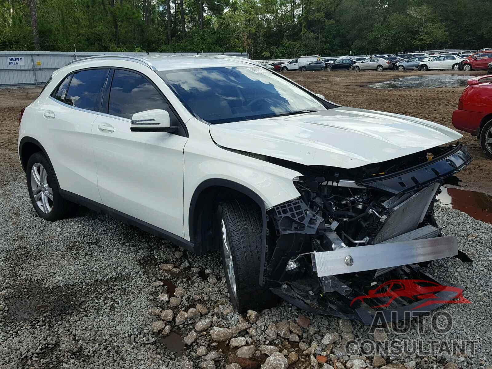 MERCEDES-BENZ GLA 250 2015 - WDCTG4EBXFJ131668