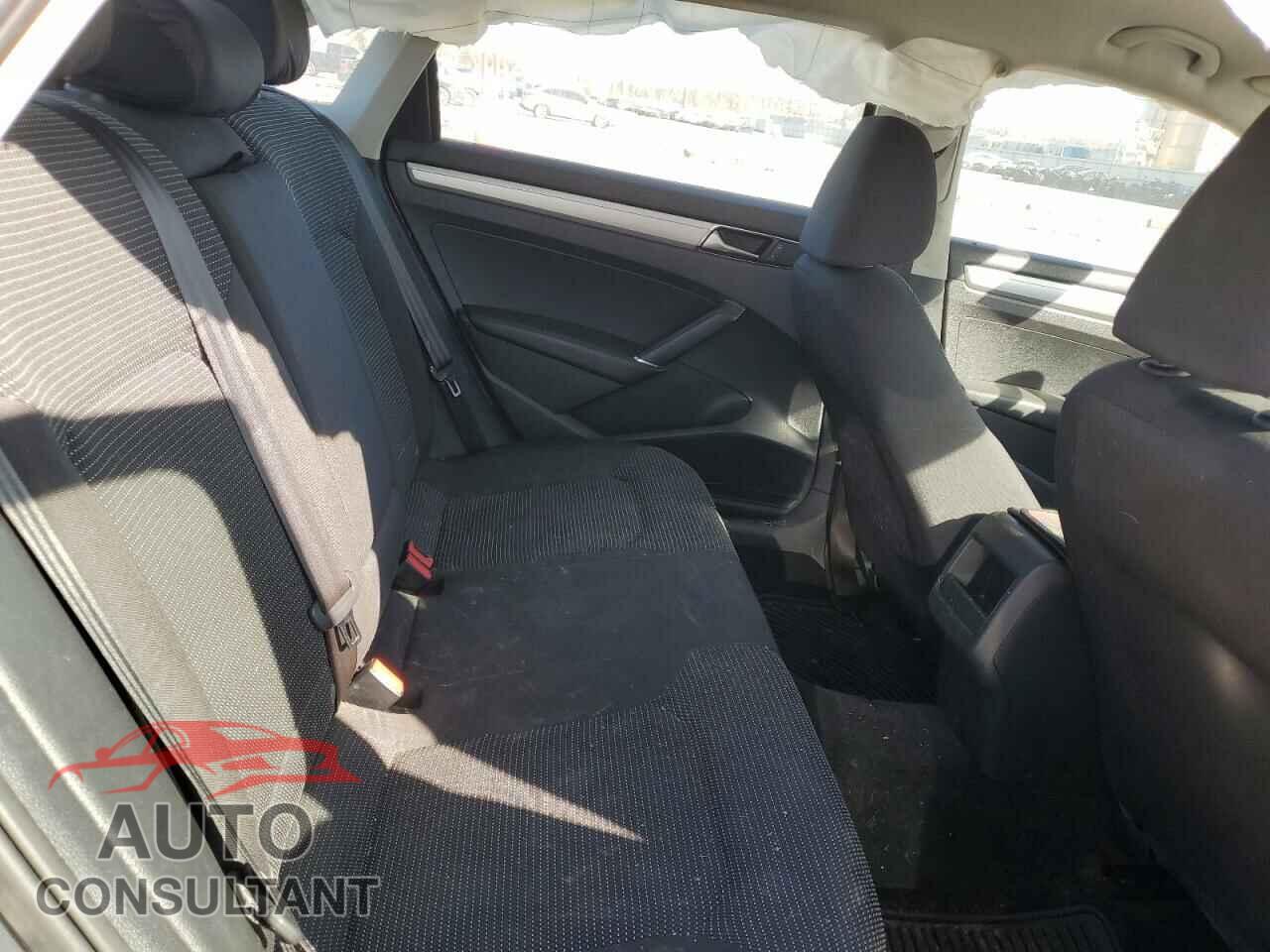 VOLKSWAGEN PASSAT 2017 - 1VWAT7A39HC084887