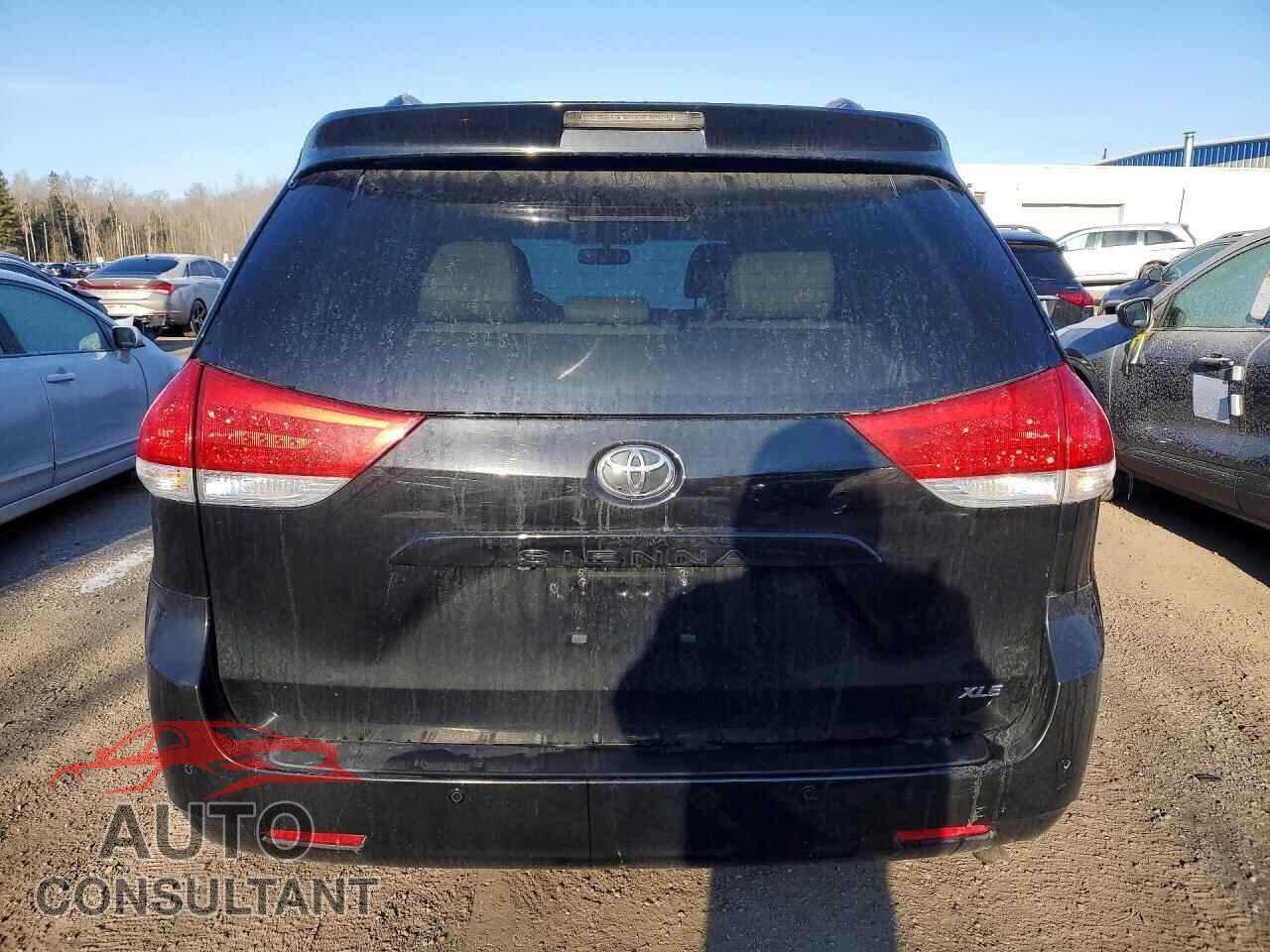 TOYOTA SIENNA 2011 - 5TDYK3DC7BS173713
