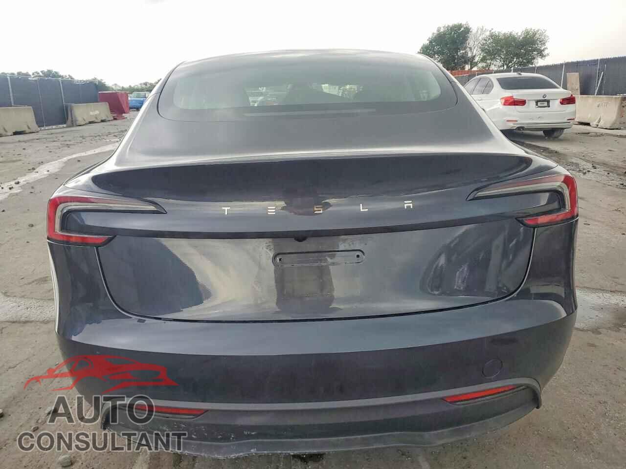 TESLA MODEL 3 2024 - 5YJ3E1EA1RF863846