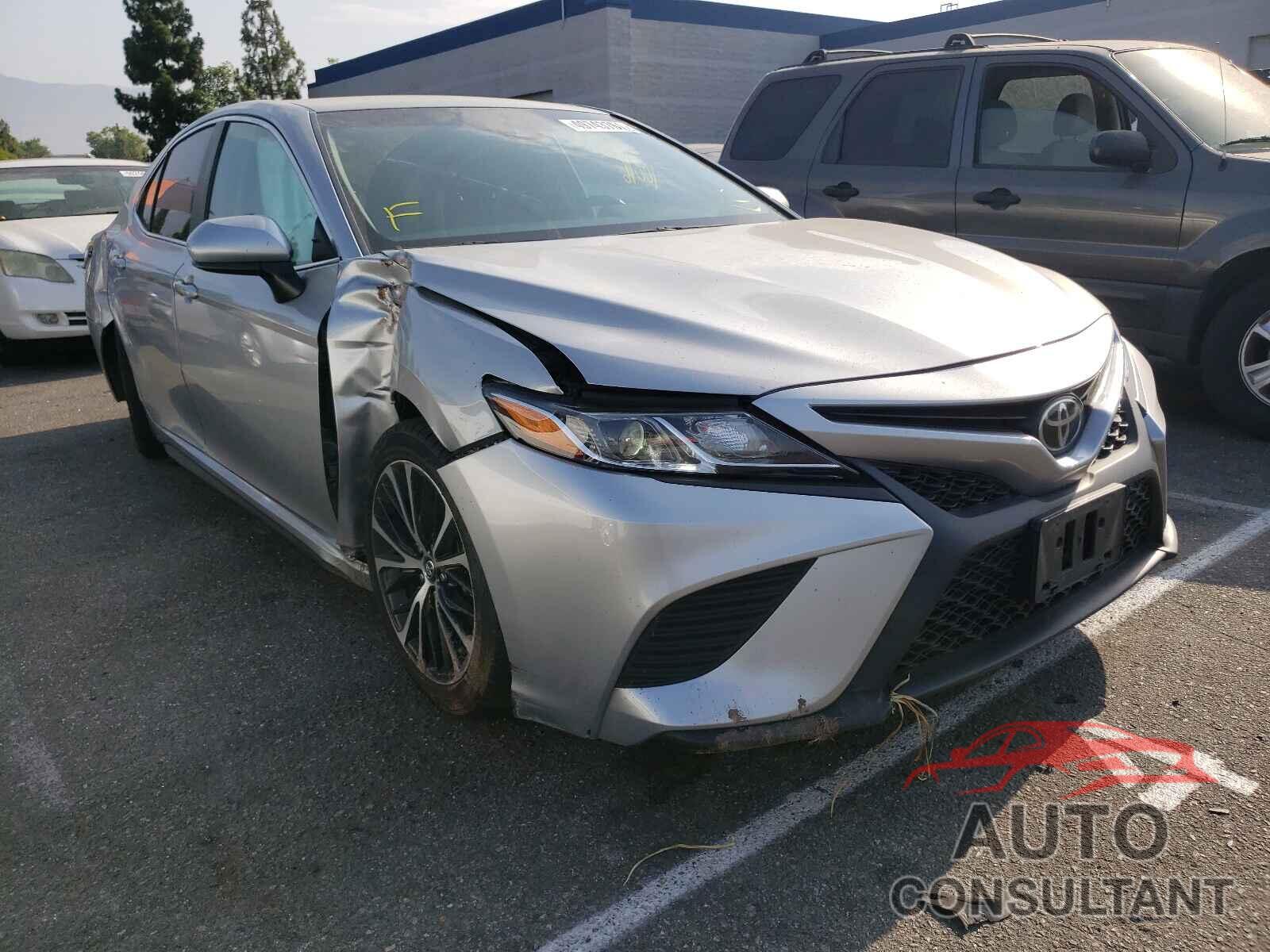 TOYOTA CAMRY 2018 - 4T1B11HK1JU080660