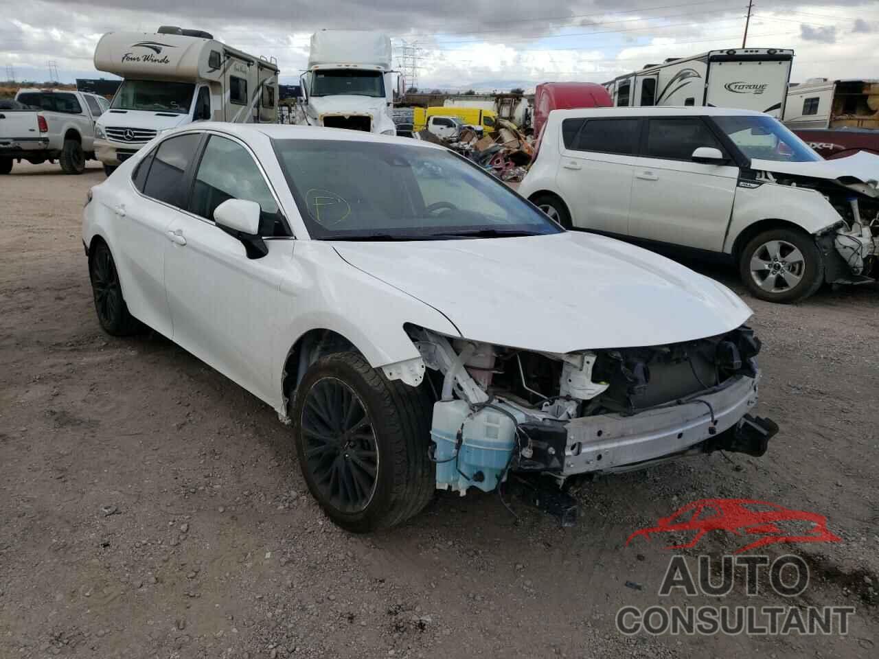 TOYOTA CAMRY 2018 - 4T1B11HK5JU604070